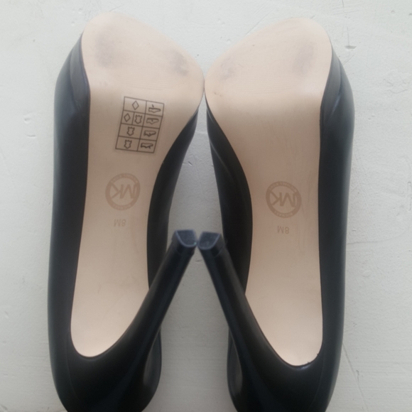 Shoes - Picture 5 of 6